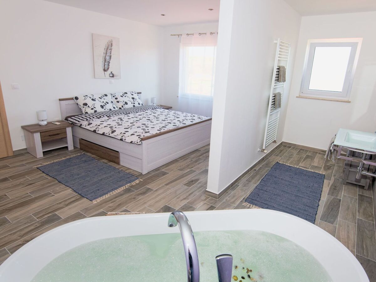 Villa avec piscine d'eau salée, sauna et jacuzzi à Vodnjan - Photo 28