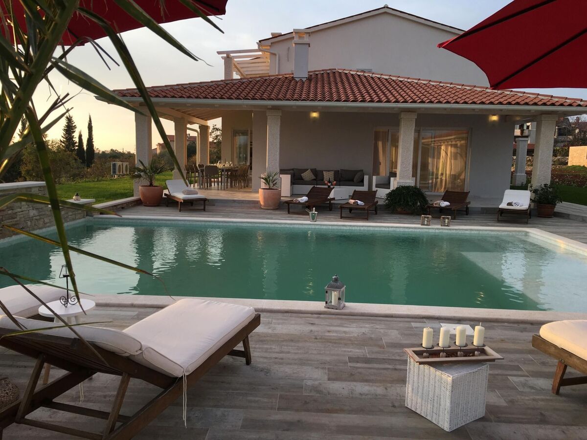 Villa avec piscine d'eau salée, sauna et jacuzzi à Vodnjan - Photo 32