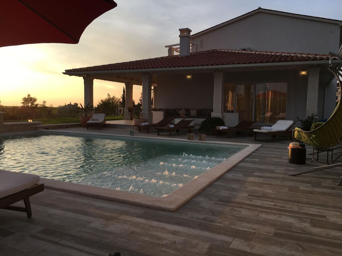 Villa avec piscine d'eau salée, sauna et jacuzzi à Vodnjan - Photo 33