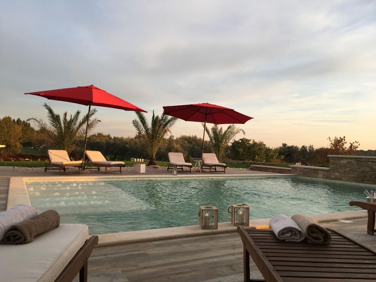 Villa avec piscine d'eau salée, sauna et jacuzzi à Vodnjan - Photo 34