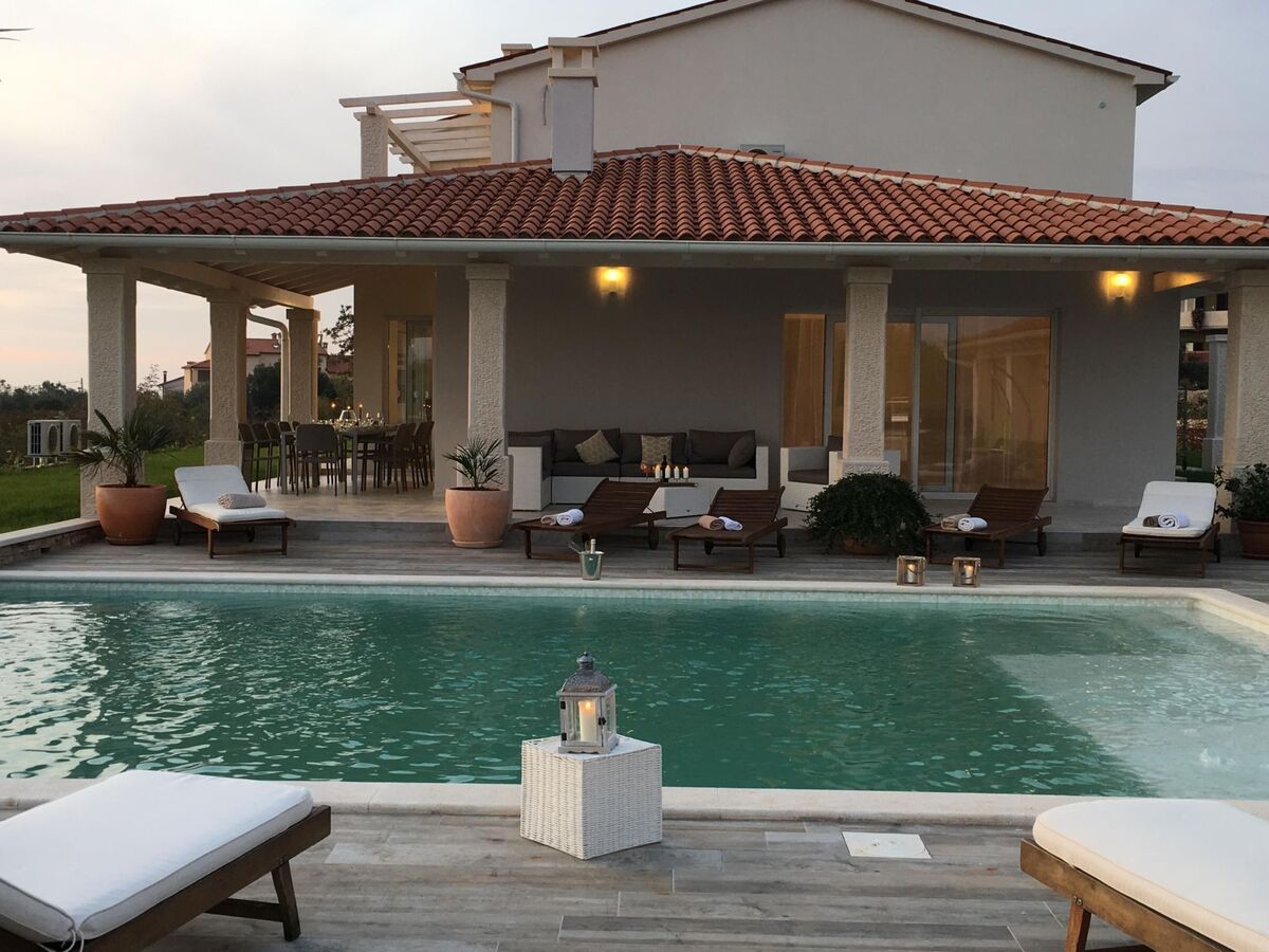 Villa avec piscine d'eau salée, sauna et jacuzzi à Vodnjan - Photo 35