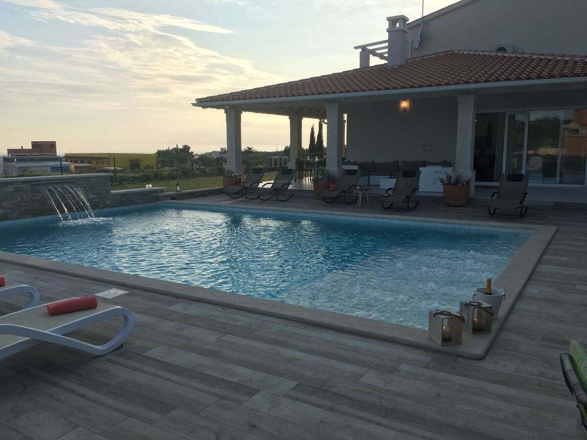 Villa avec piscine d'eau salée, sauna et jacuzzi à Vodnjan - Photo 50