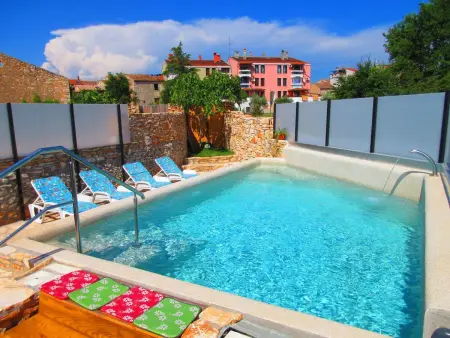 Maison Mondrian avec piscine privée à Vodnjan