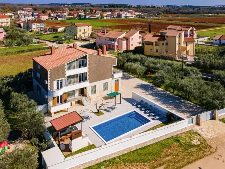 Villa Berg avec piscine privée chauffée, 12 personnes : photo 4