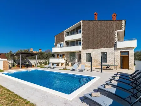 Villa Berg avec piscine privée chauffée, 12 personnes : photo 10
