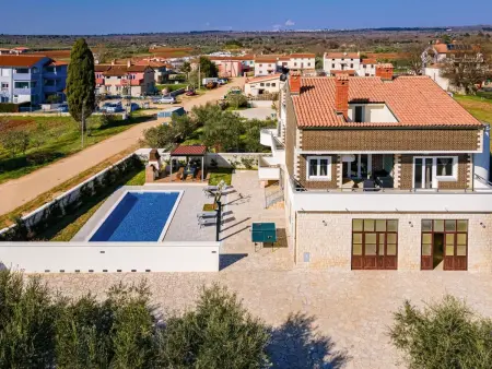 Villa Berg avec piscine privée chauffée, 12 personnes : photo 12