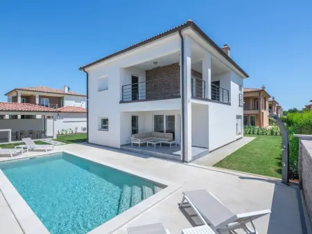 Villa Sunsea, 4 chambres avec piscine chauffée à Vodnjan