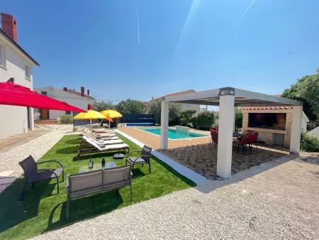 Maison 6 pers. avec piscine chauffée à Galižana