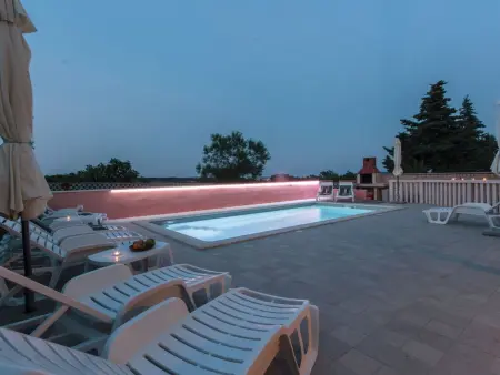 Maison 13 chambres avec piscine chauffée à Vinkuran : photo 10