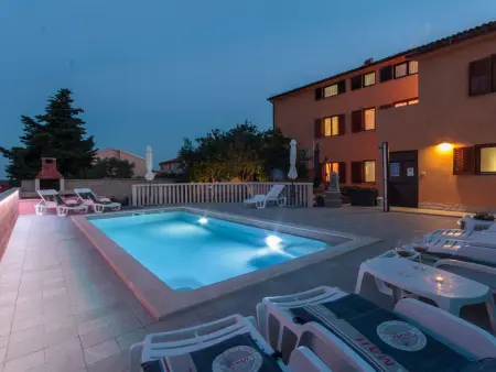 Maison 13 chambres avec piscine chauffée à Vinkuran : photo 11