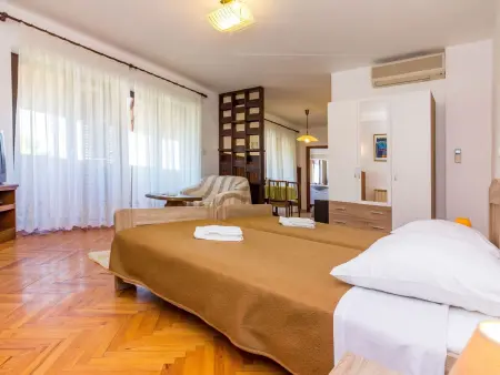 Maison 13 chambres avec piscine chauffée à Vinkuran : photo 35