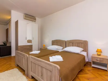Maison 13 chambres avec piscine chauffée à Vinkuran : photo 36