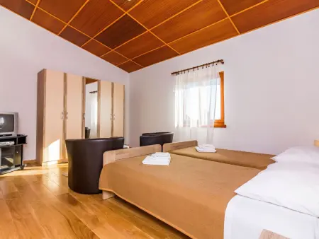 Maison 13 chambres avec piscine chauffée à Vinkuran : photo 41