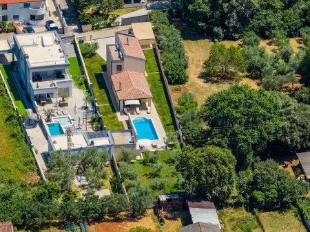 Villa Markulin, 3 chambres avec piscine privée à Šišan : photo 10