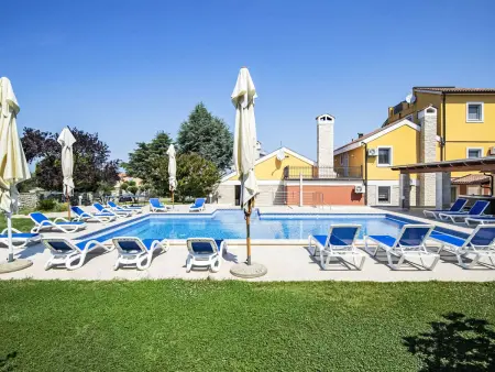 Villa Suzanne, 16 personnes, piscine 80 m² à Banjole : photo 4
