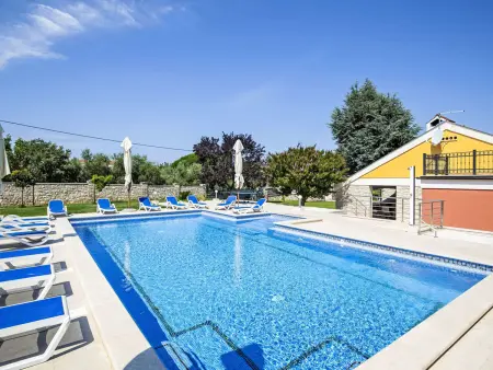 Villa Suzanne, 16 personnes, piscine 80 m² à Banjole : photo 6