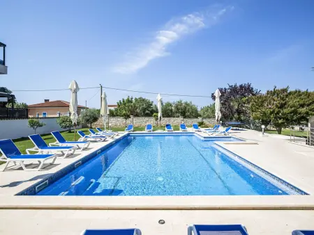 Villa Suzanne, 16 personnes, piscine 80 m² à Banjole : photo 7