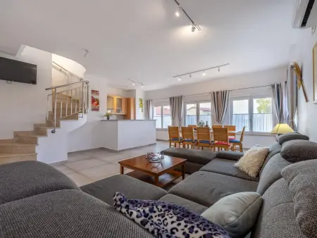 Villa Suzanne, 16 personnes, piscine 80 m² à Banjole : photo 25