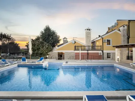 Villa Suzanne, 16 personnes, piscine 80 m² à Banjole : photo 37