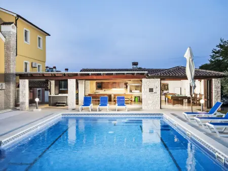 Villa Suzanne, 16 personnes, piscine 80 m² à Banjole : photo 39