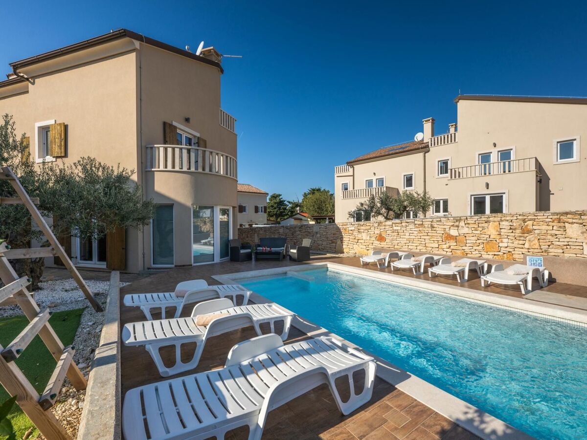 Villa Chiara - 6 chambres, piscine chauffée à Premantura - Photo 2