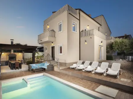 Villa Castagna à Premantura : 6 chambres, pool et sauna