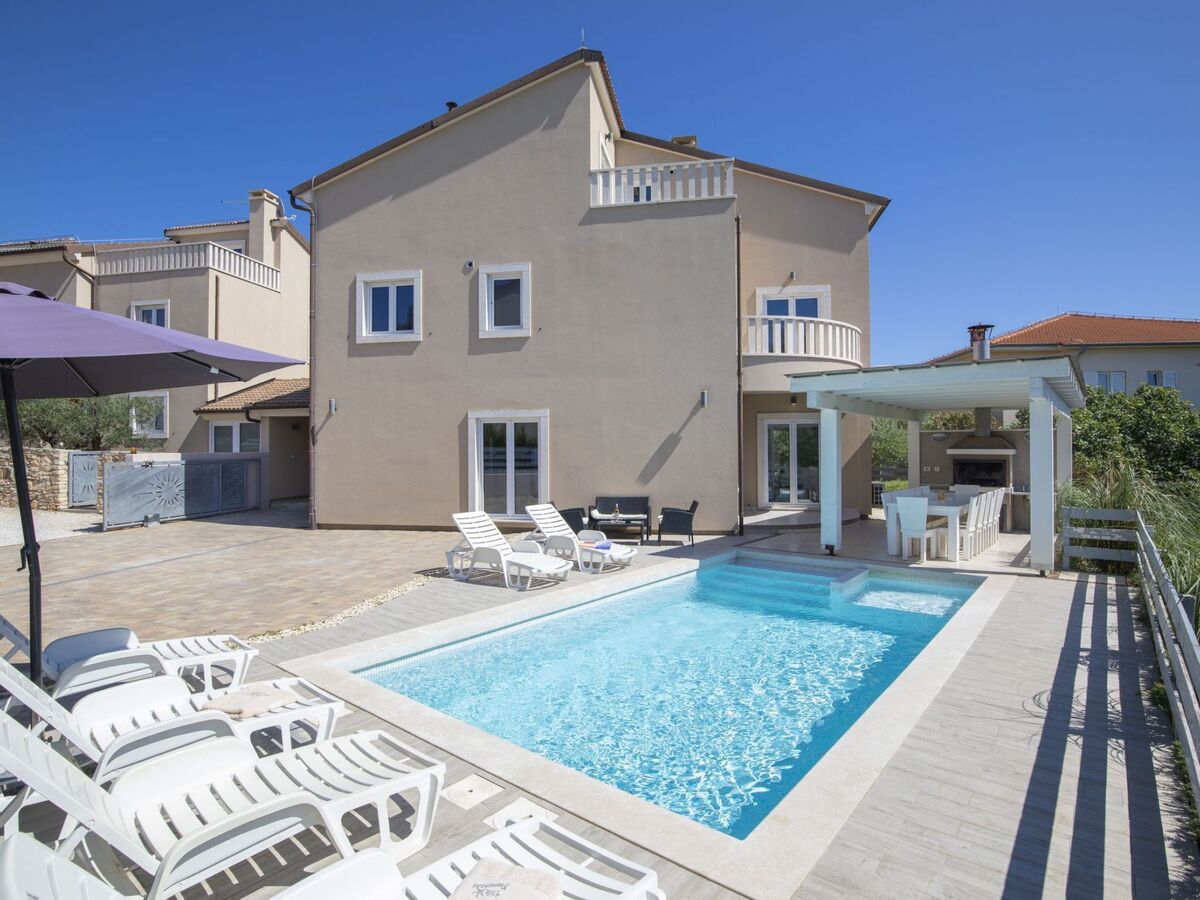 Villa Bianca : 8 chambres, piscine chauffée et sauna à Premantura - Photo 2