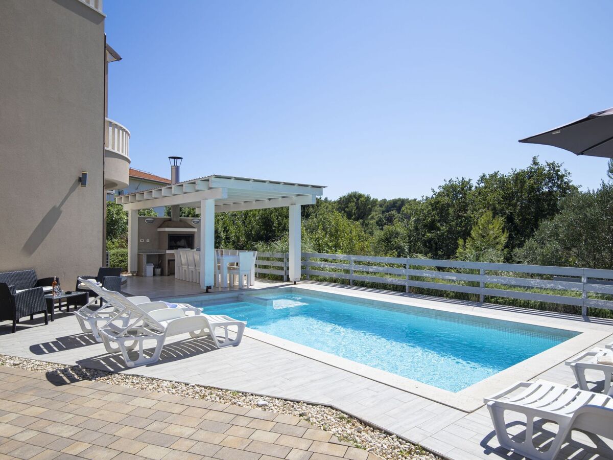 Villa Bianca : 8 chambres, piscine chauffée et sauna à Premantura - Photo 3