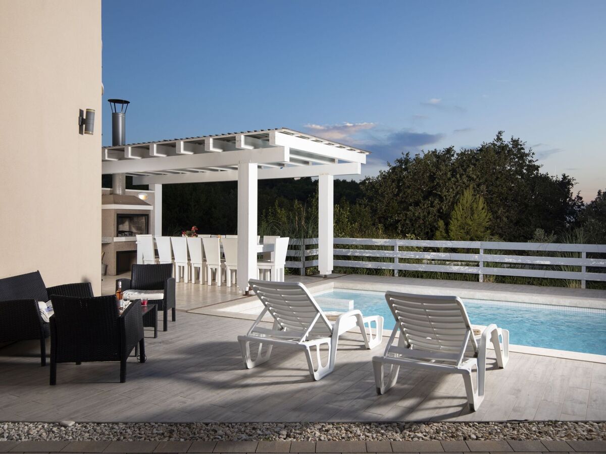 Villa Bianca : 8 chambres, piscine chauffée et sauna à Premantura - Photo 4