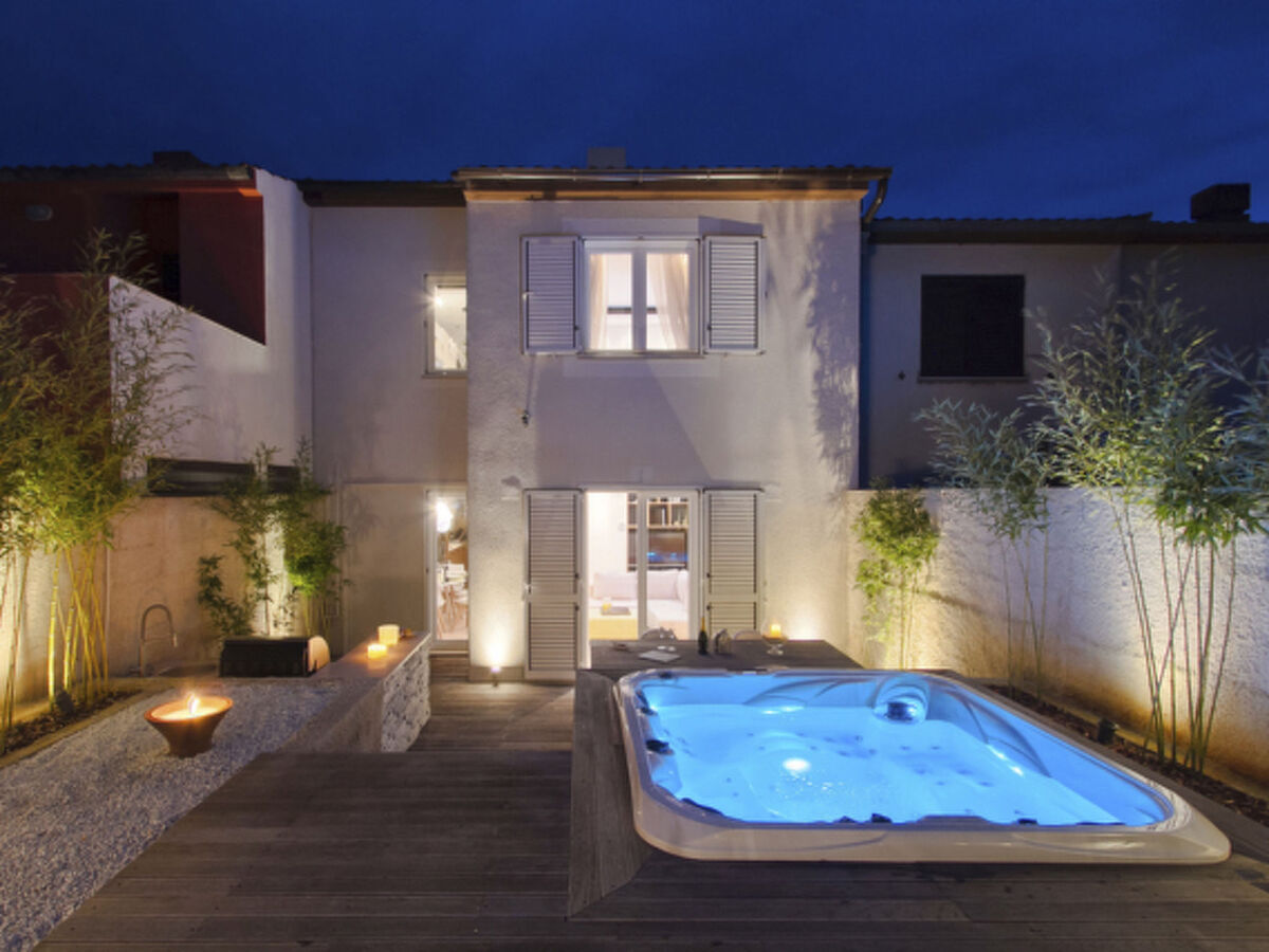 Maison Premantura avec terrasse, bar et jacuzzi - Photo 1