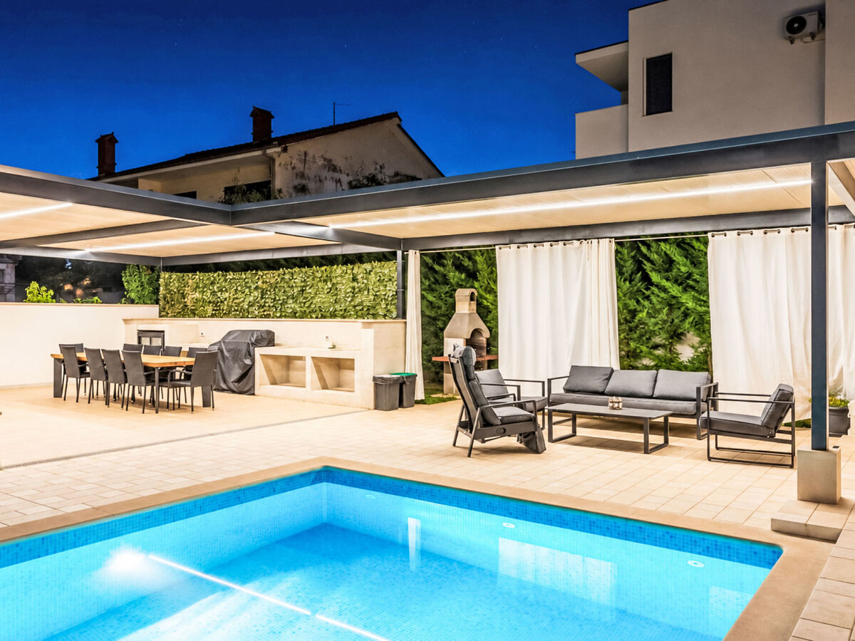 Villa Suzy à Medulin : 6 chambres, piscine privée 38m² - Photo 3
