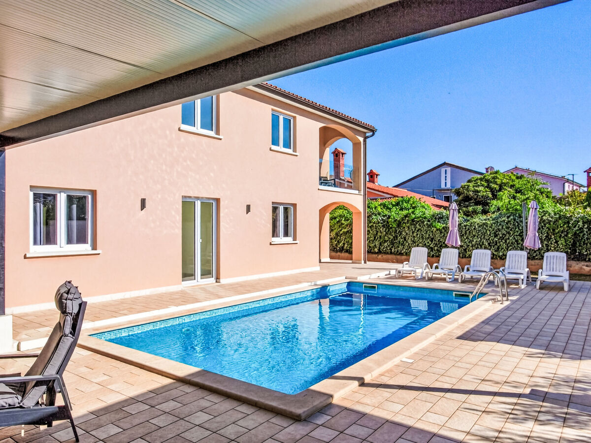Villa Suzy à Medulin : 6 chambres, piscine privée 38m² - Photo 5