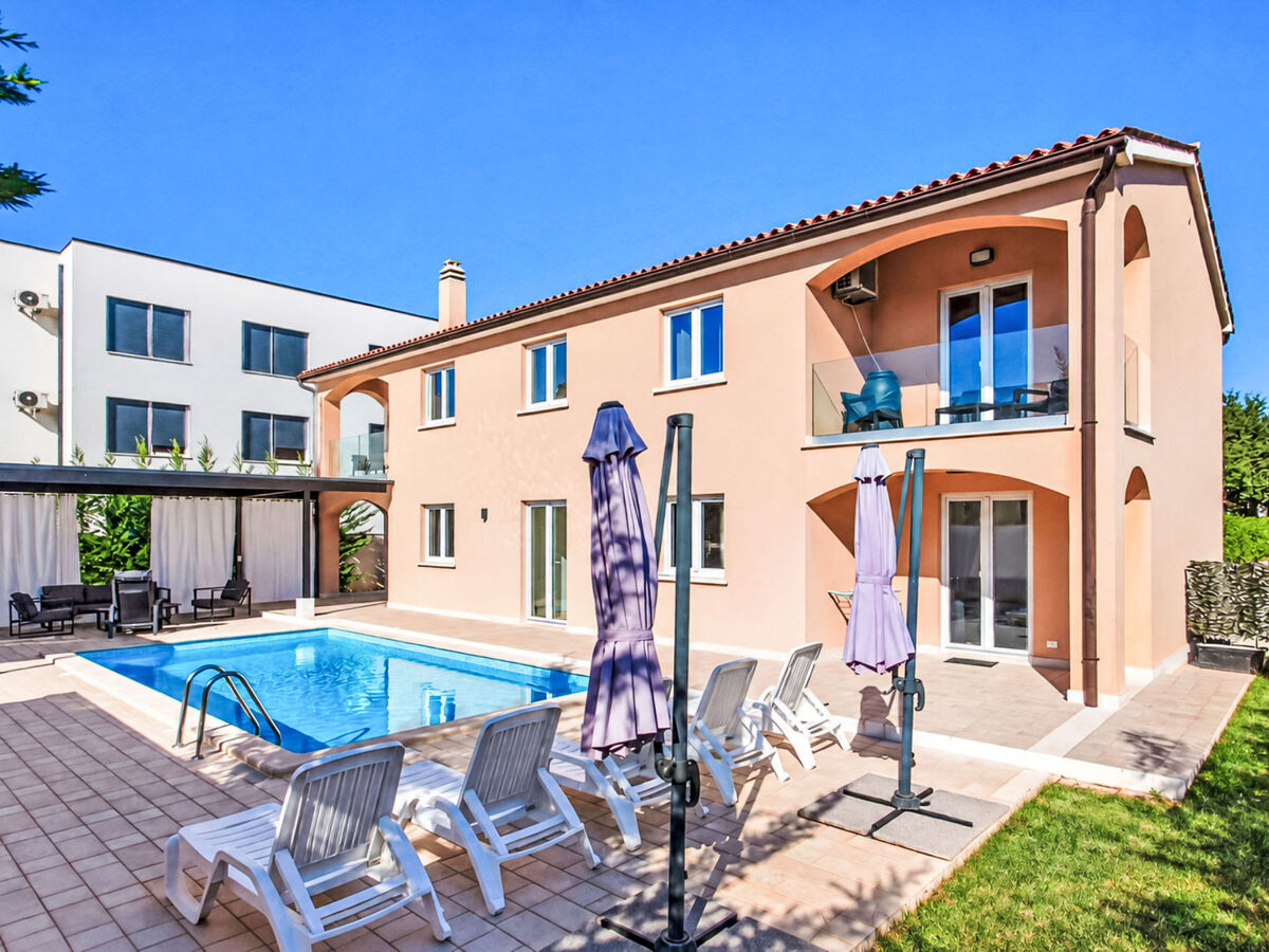 Villa Suzy à Medulin : 6 chambres, piscine privée 38m² - Photo 7
