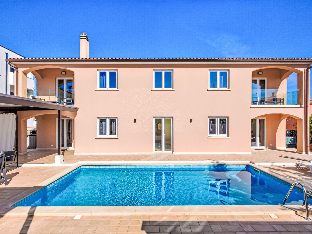Villa Suzy à Medulin : 6 chambres, piscine privée 38m² - Photo 8