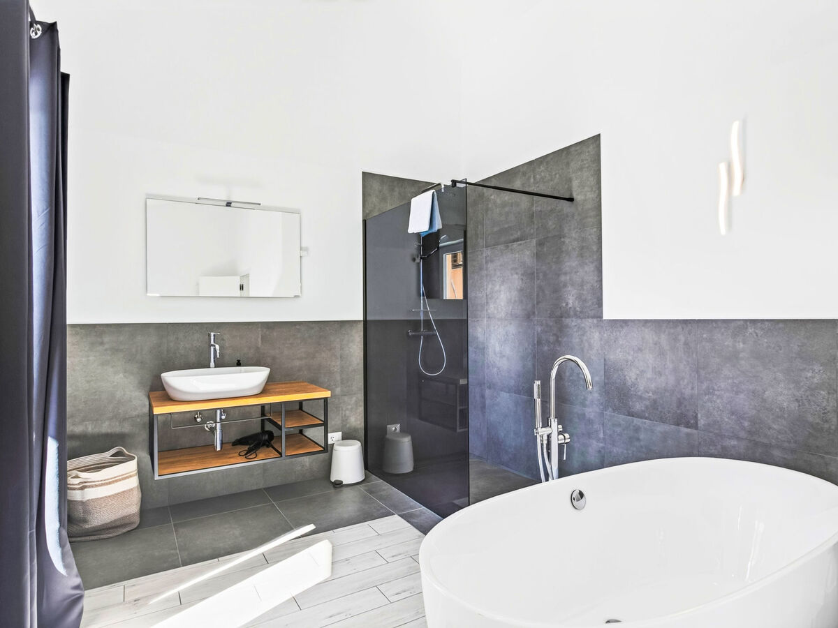 Villa Suzy à Medulin : 6 chambres, piscine privée 38m² - Photo 35