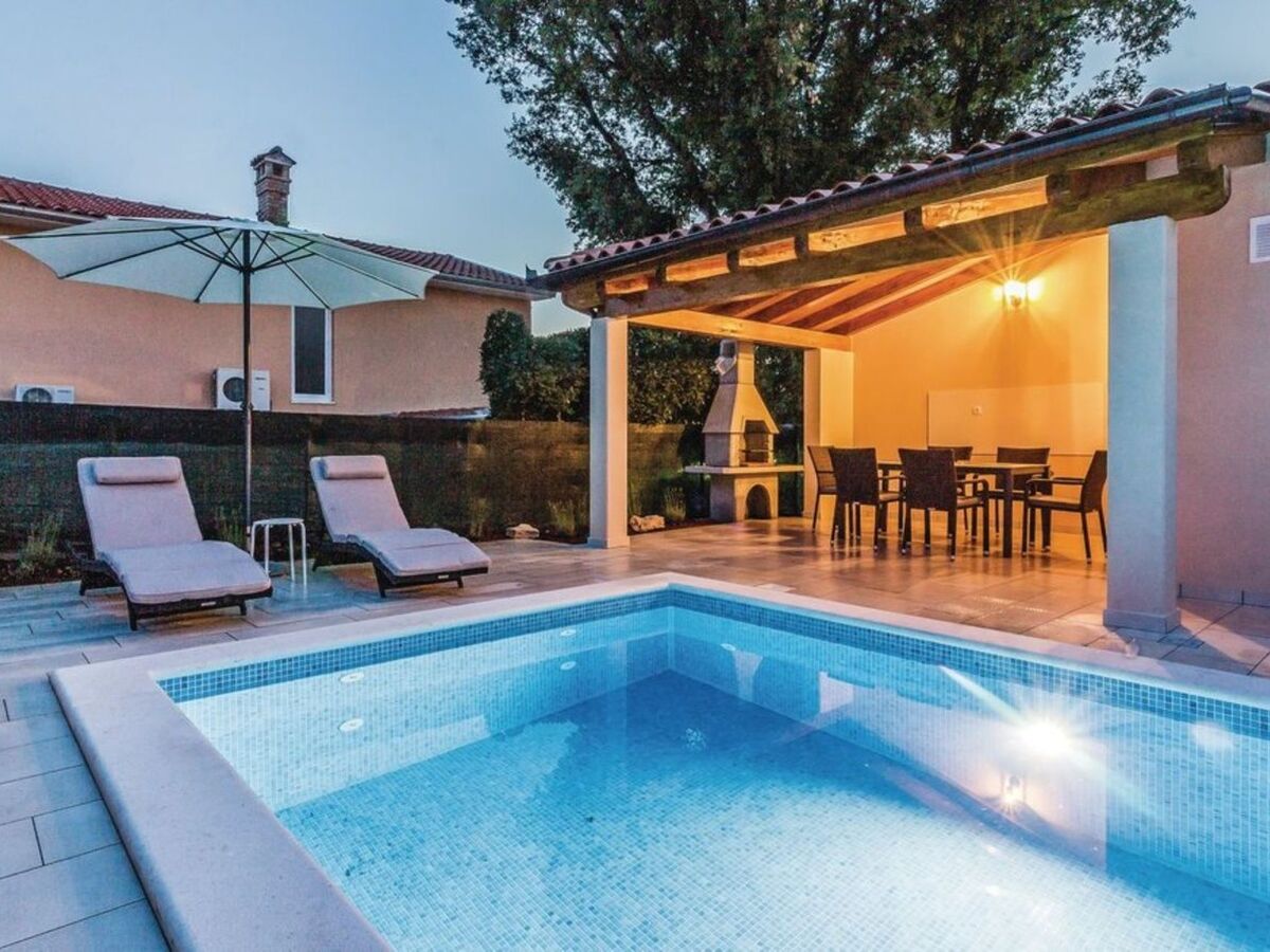 Maison Medulin : piscine privée, jardin clôturé, 2 chambres - Photo 12