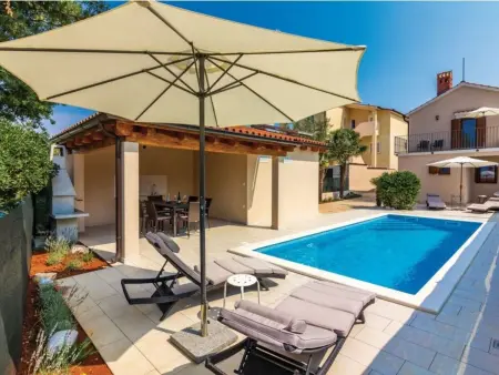 Maison Medulin : piscine privée, jardin clôturé, 2 chambres