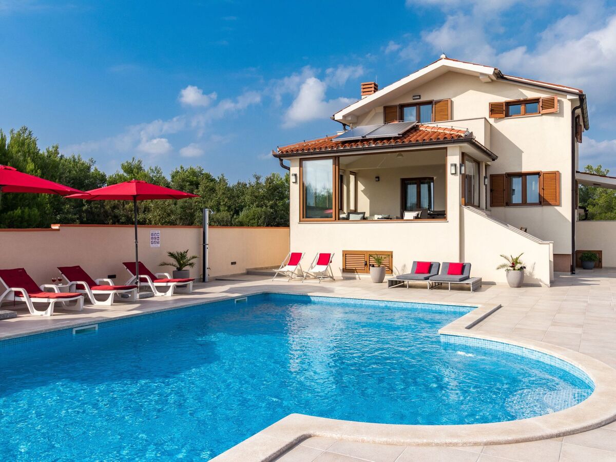Maison avec piscine privée illuminée à Medulin - Photo 1