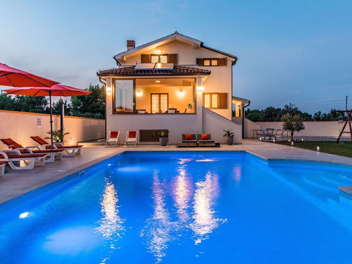 Maison avec piscine privée illuminée à Medulin - Photo 2