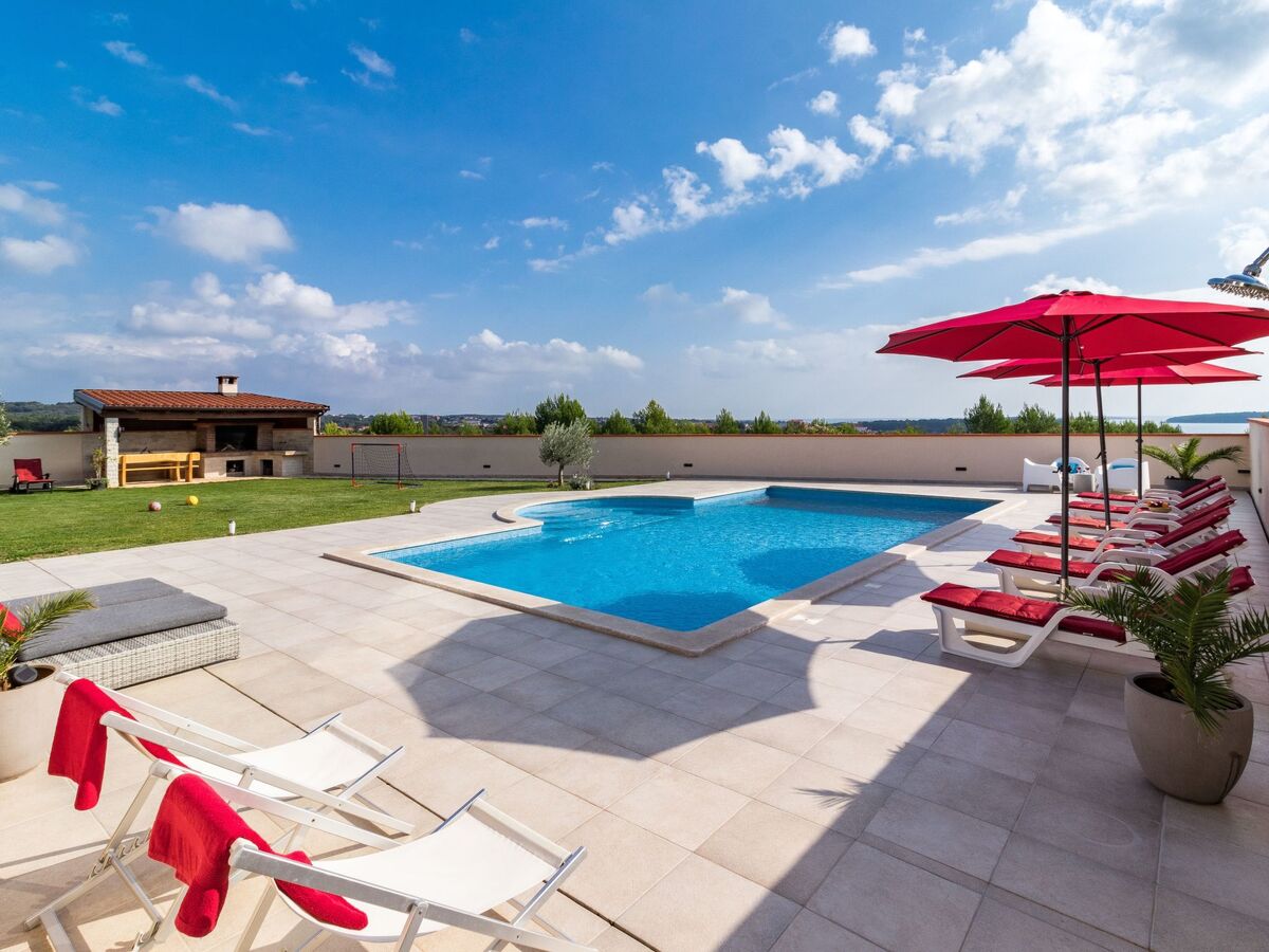 Maison avec piscine privée illuminée à Medulin - Photo 4
