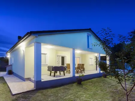Maison Vinijan avec grand whirlpool illuminé à Medulin : photo 24