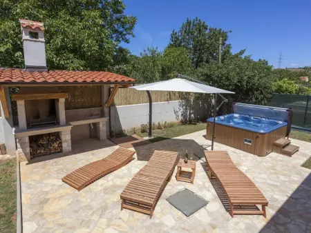 Maison Vinijan avec grand whirlpool illuminé à Medulin : photo 32