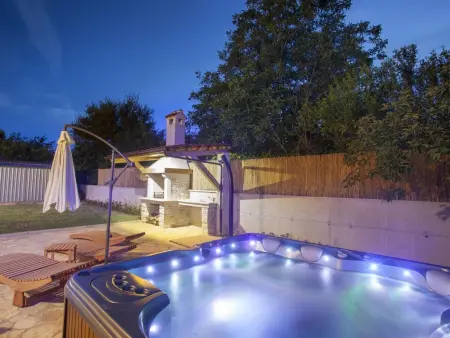 Maison Vinijan avec grand whirlpool illuminé à Medulin : photo 36