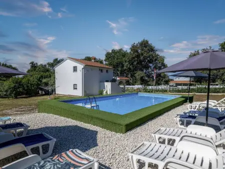 Maison 10 personnes avec piscine privée à Medulin