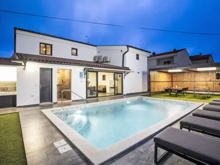 Villa Paradise : 4 ch avec piscine privée à Medulin