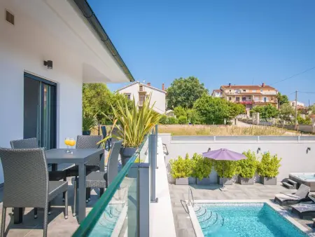 Villa Elodie, maison 6 chambres avec piscine à Medulin : photo 5
