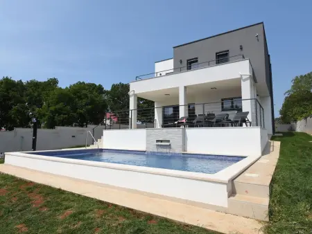 Villa Luxury Villa Tara, piscine chauffée à Medulin : photo 3
