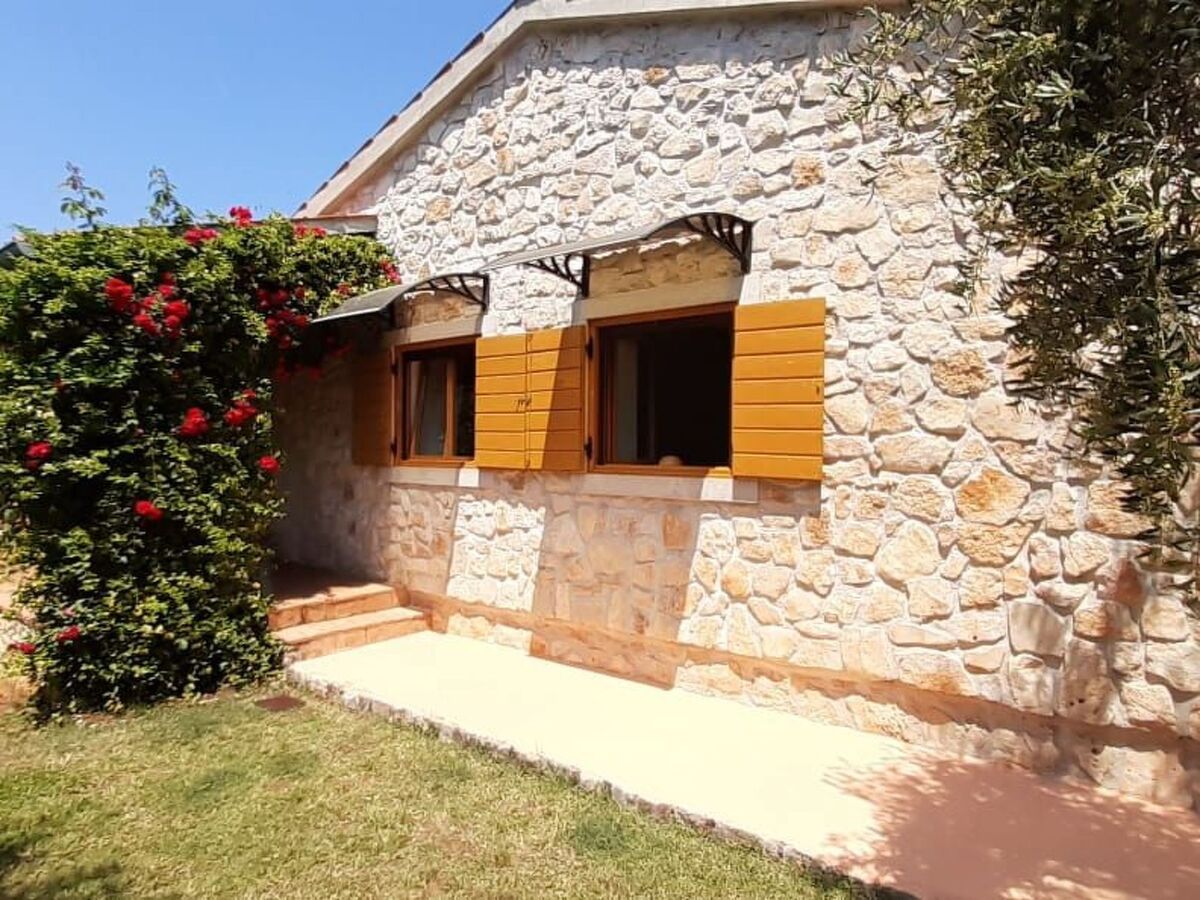 Maison 2 chambres avec jardin et terrasse ensoleillée à Medulin - Photo 2