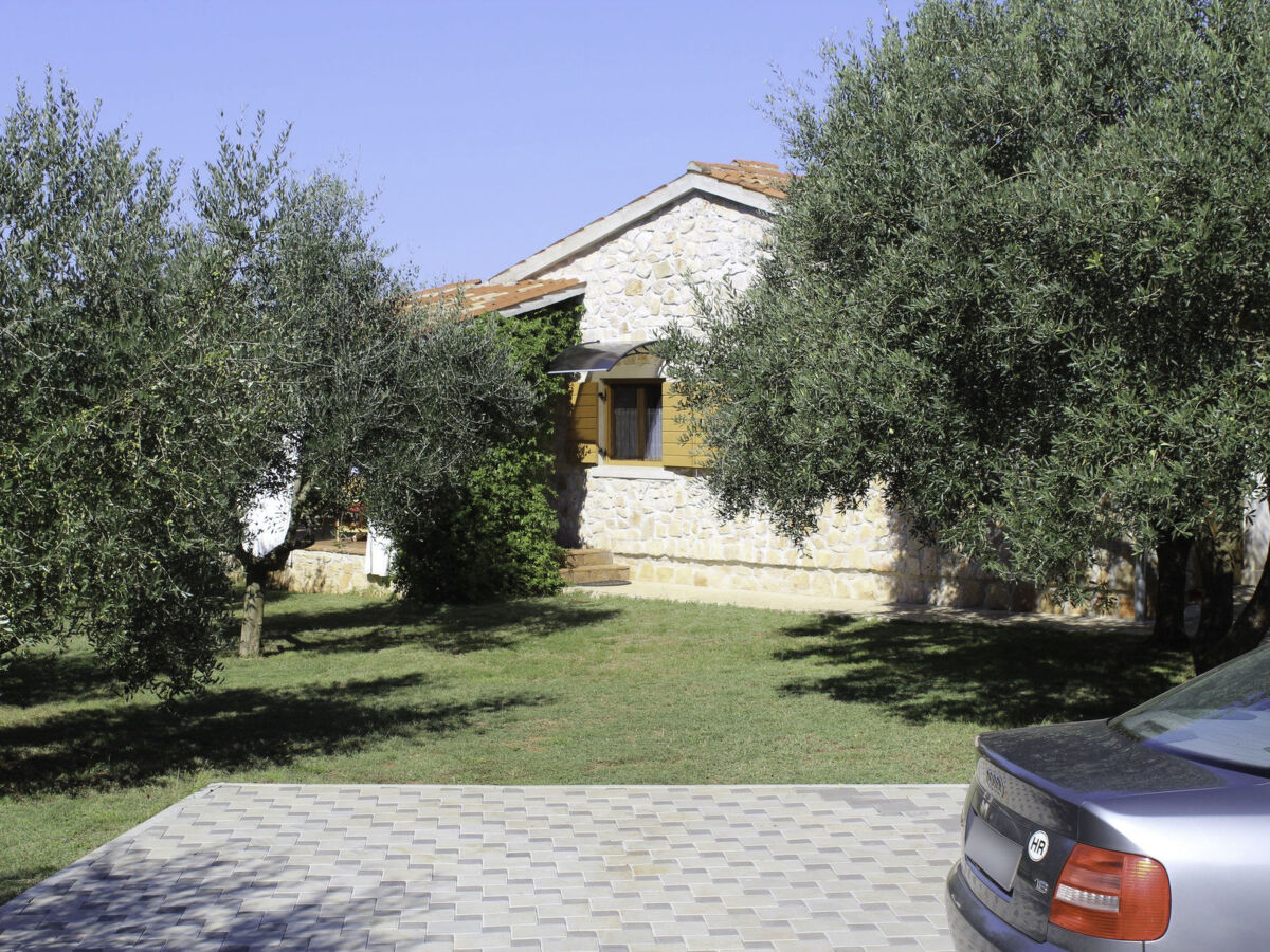 Maison 2 chambres avec jardin et terrasse ensoleillée à Medulin - Photo 4