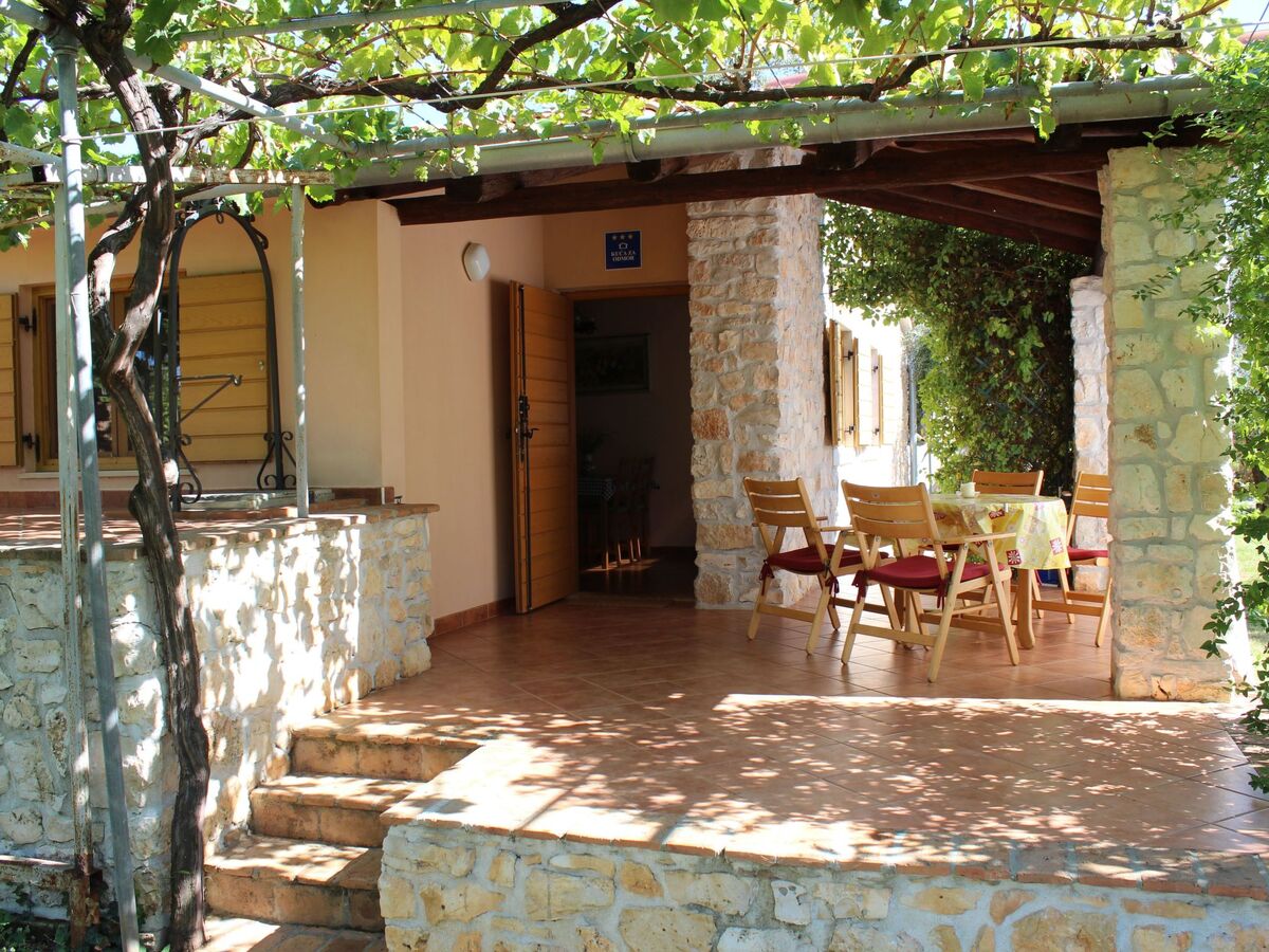 Maison 2 chambres avec jardin et terrasse ensoleillée à Medulin - Photo 7